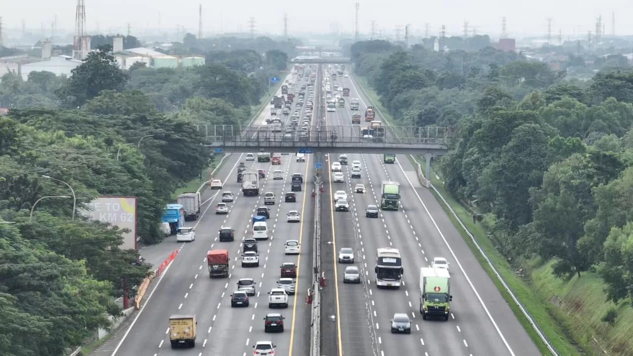 Kendaraan dari arah Trans Jawa dan Bandung masih mendominasi arus masuk ke wilayah Jabotabek.