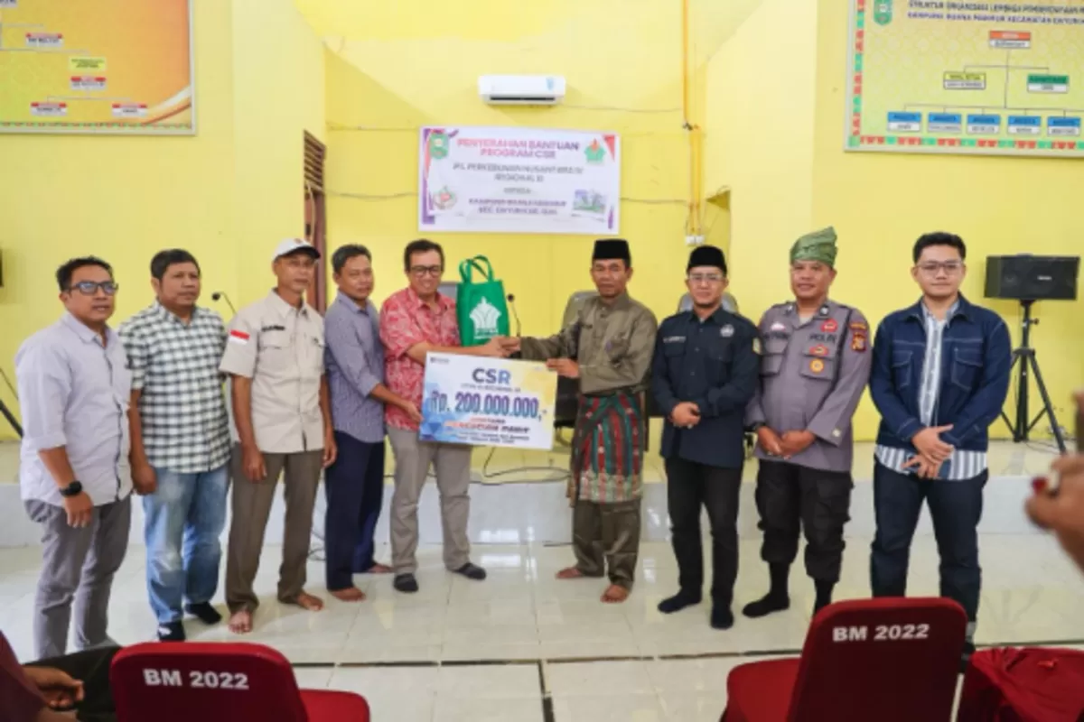 PTPN IV PalmCo membantu normalisasi kanal di Siak guna mengatasi banjir yang selama empat tahun melanda warga. (Dok. PTPN IV PalmCo)