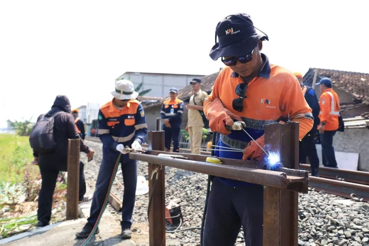 KAI Daop 6 Yogyakarta menutup 41 perlintasan liar di Yogyakarta-Solo sejak 2023&ndash;2026 demi meningkatkan keselamatan perjalanan kereta api. (Dok. KAI)
