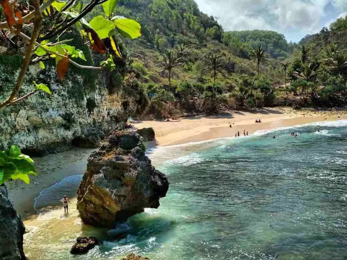 Pantai Krokoh, Gunungkidul. (visitingjogja.jogjaprov.go.id)