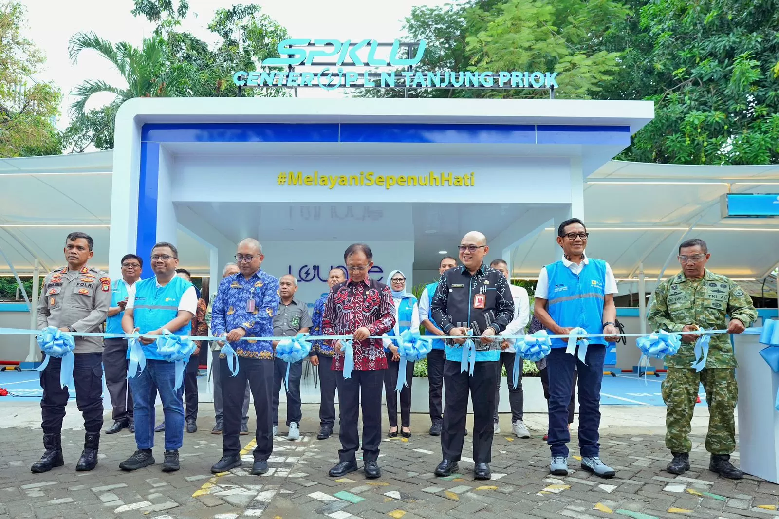 PLN meresmikan SPKLU ke-5.000 di Indonesia melalui SPKLU Center Tanjung Priok guna mempermudah pengguna kendaraan listrik. (Dok. PLN )