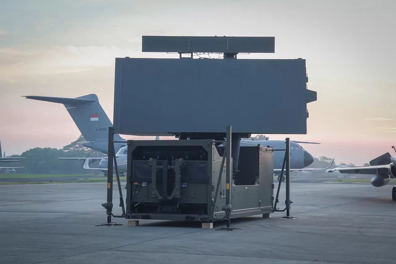 PT Len Industri serahkan Radar GCI kepada Kemenhan sebagai bagian modernisasi alutsista dan penguatan pertahanan udara Indonesia. (len.co.id)