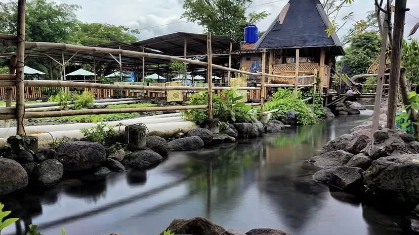Wisata mata air alami di Klaten ini cocok buat liburan santai bareng keluarga atau teman.
