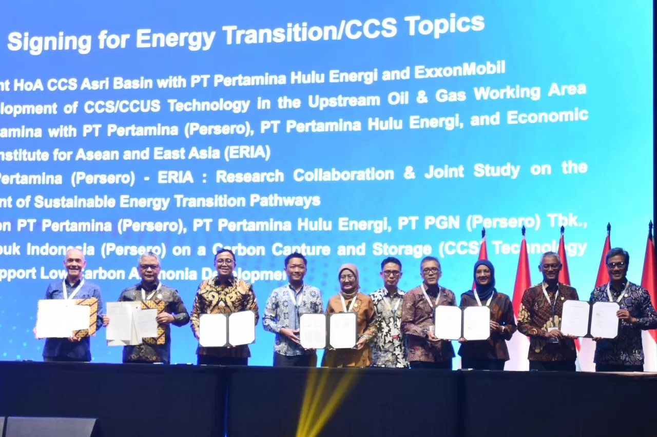 Pertamina dan ERIA resmi menjalin kerja sama strategis untuk memperkuat transisi energi berkelanjutan melalui riset dan pengembangan kapasitas. (Dok. Pertamina)