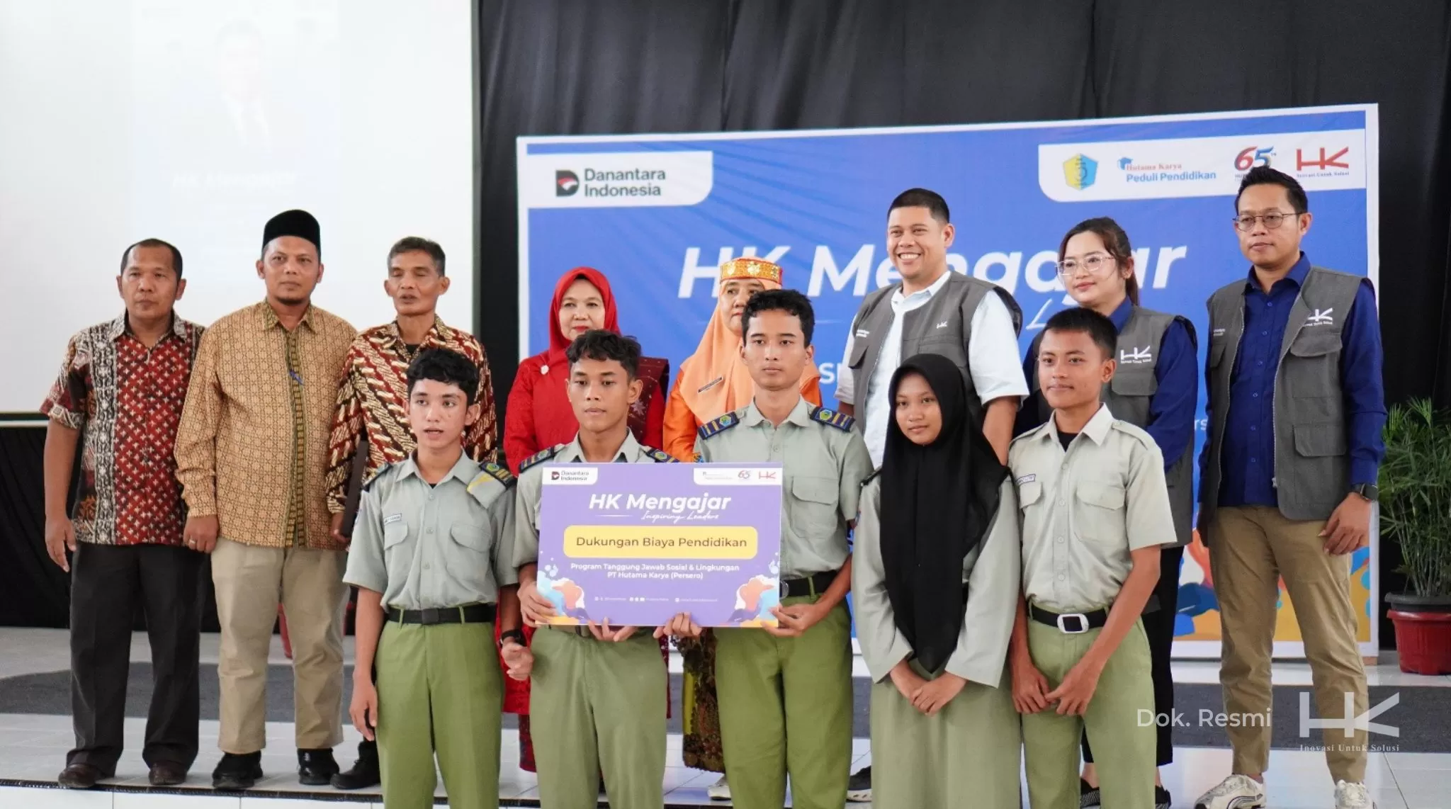 Hutama Karya kembali menghadirkan HK Mengajar &ldquo;Inspiring Leaders&rdquo; di Medan. Siswa diajak mengenal dunia konstruksi modern, digitalisasi, hingga pentingnya keselamatan berkendara.