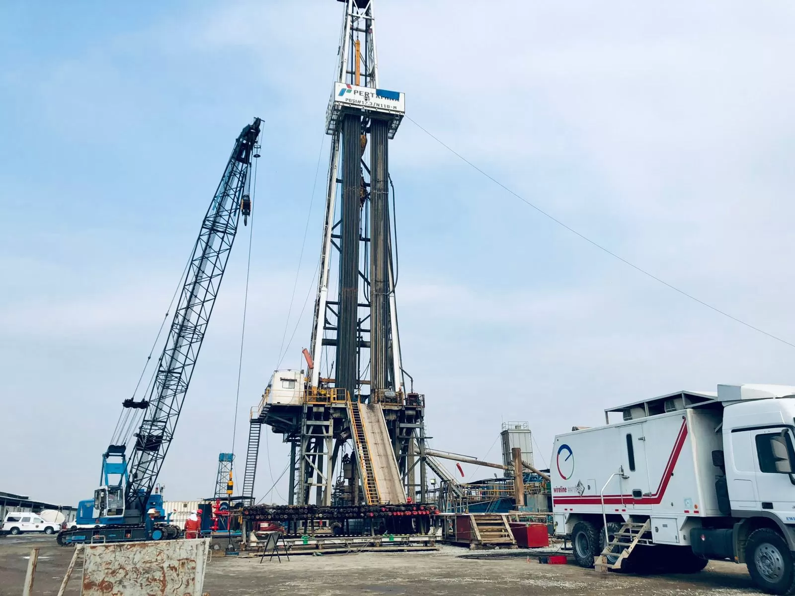 Kegiatan workover dilakukan untuk membantu meningkatkan kembali produksi minyak di sejumlah wilayah Sumatera Selatan.