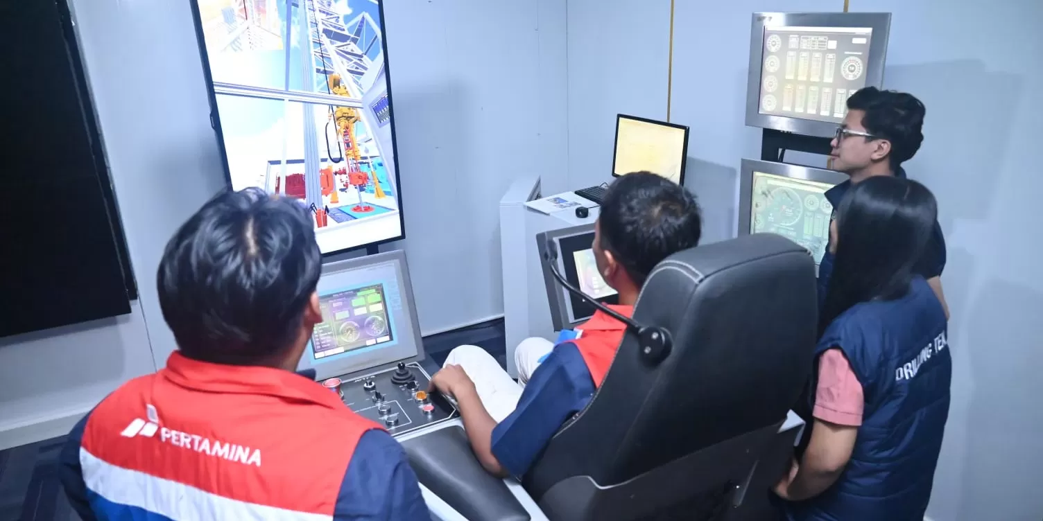 Pertamina Drilling membuka wawasan mahasiswa tentang dunia energi dan migas melalui program kunjungan industri di IDTC.