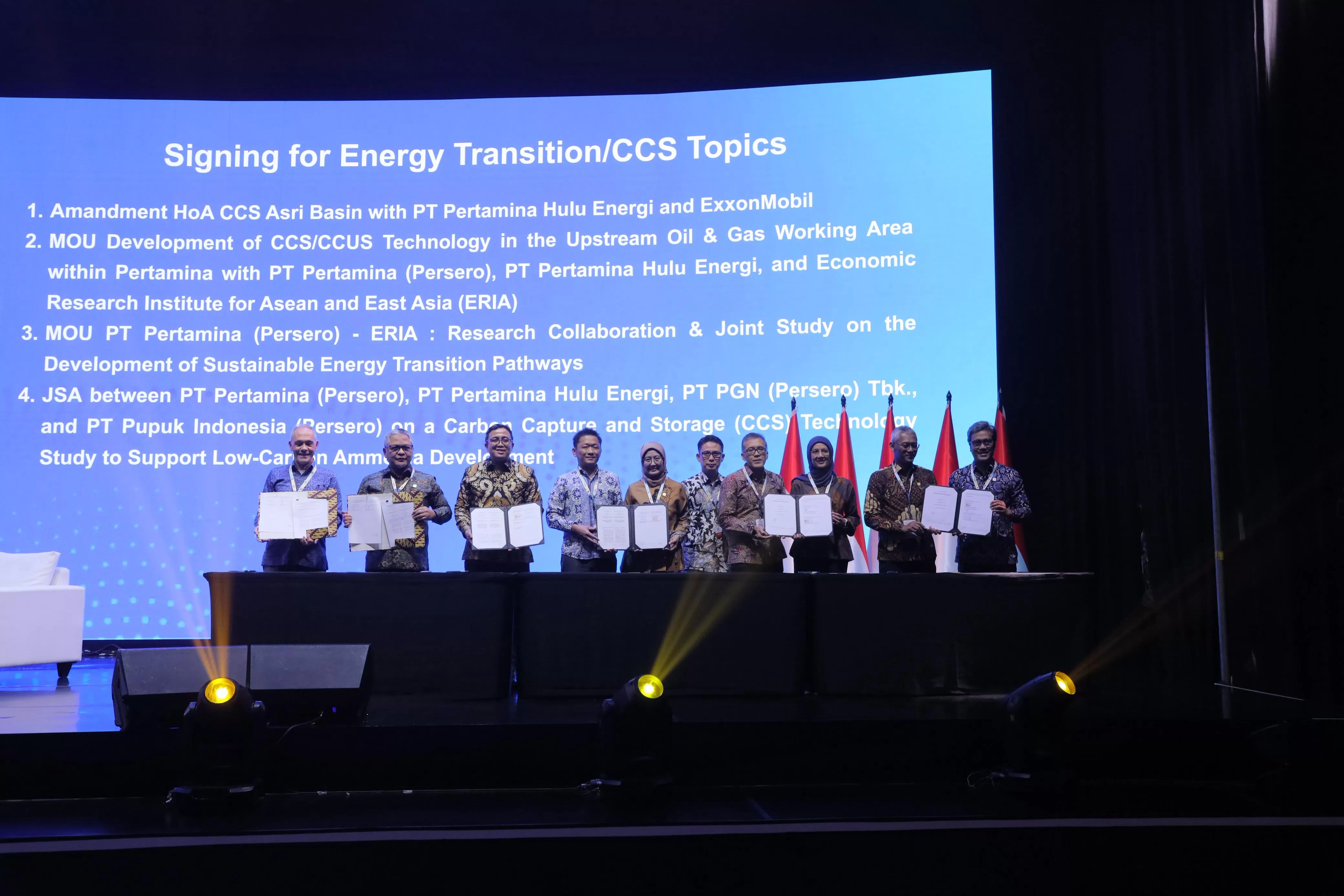 PHE bersama Pertamina Group dan Pupuk Indonesia menandatangani Joint Study Agreement (JSA) untuk pengembangan teknologi Carbon Capture and Storage (CCS) dalam mendukung produksi amonia rendah karbon. (Dok. PHE)