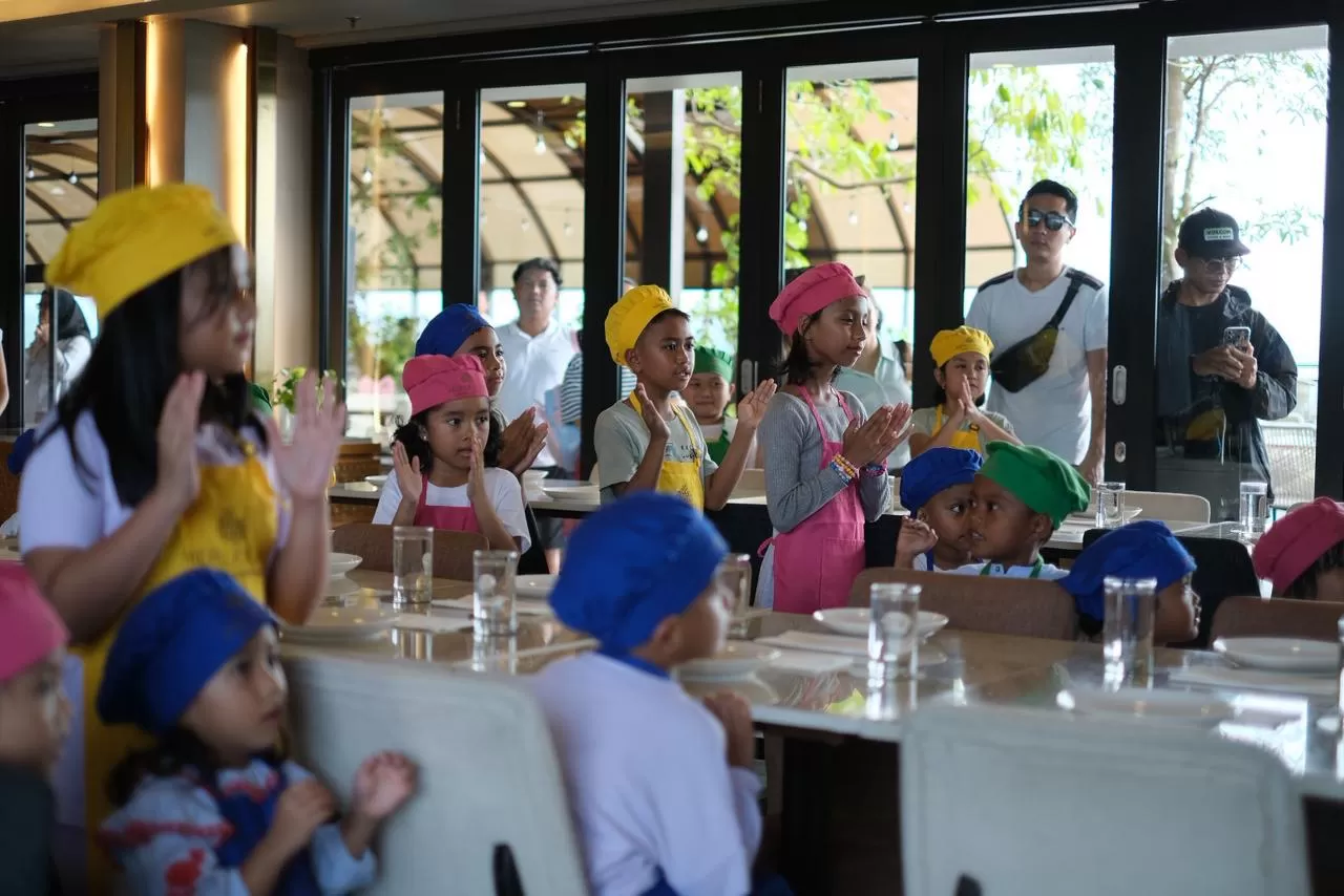 Meruorah Komodo Labuan Bajo menghadirkan program liburan sekolah penuh aktivitas edukatif, hiburan keluarga, dan wisata kuliner. (Dok. Meruorah Komodo Labuan Bajo)