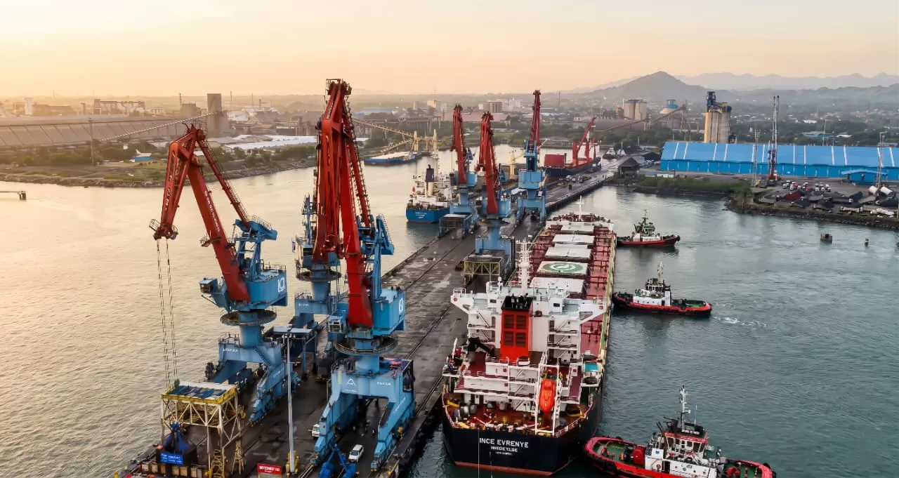 PTP Nonpetikemas perkuat green port melalui operasional ramah lingkungan, perlindungan pekerja, serta program sosial berkelanjutan. (Dok. PTP Nonpetikemas)