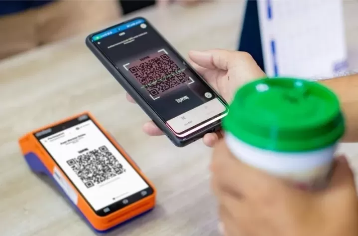 Merchant BRI kini dapat menerima pembayaran Alipay dan UnionPay melalui QRIS EDC secara real-time untuk mendukung transaksi lintas negara (Dok. BRI)