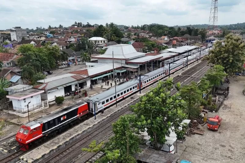 KAI) melakukan pengiriman 25 unit sarana kereta untuk memperkuat kapasitas layanan penumpang di wilayah Lampung dan Sumatra Selatan. (DOK. KAI)