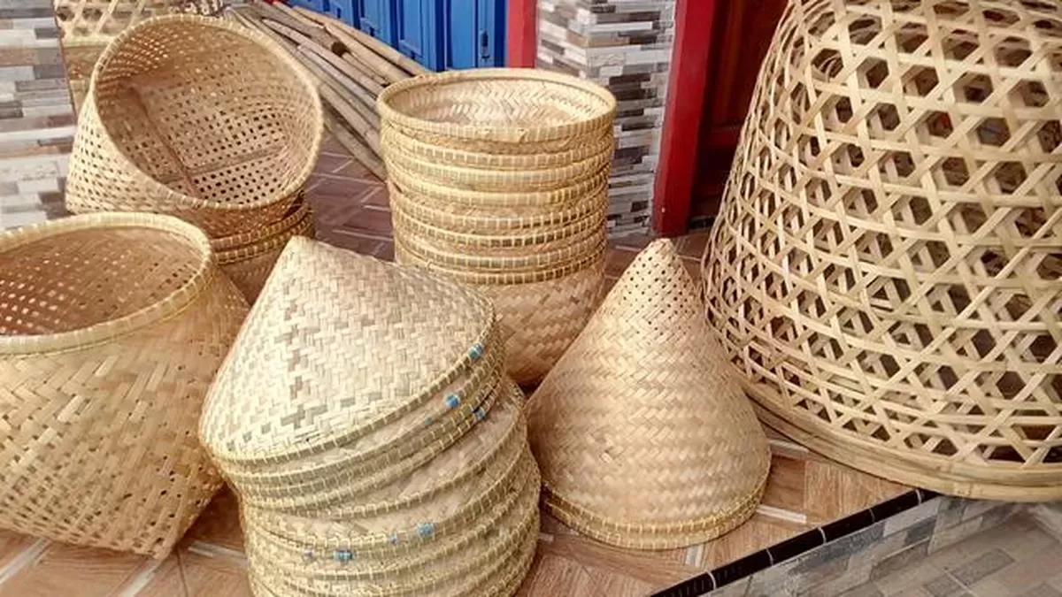 Ilustrasi. Kerajinan anyaman bambu dari Desa Rejosari, Karangtengah, Demak,  mampu penuhi kebutuhan pasar luar negeri.  (sigijateng.id)