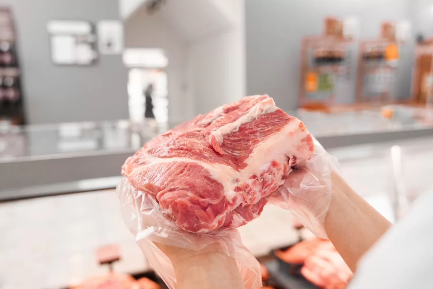 Ilustrasi - Tips defrost daging beku agar celat mencair dan kualitasnya terjaga. (Freepik/sorhii_bobyk)