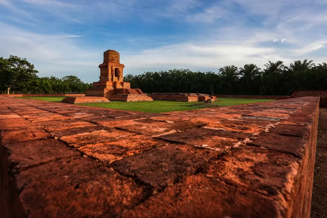 Meskipun tidak sebesar candi di Pulau Jawa, Candi Bahal tetap menggambarkan kejayaan kerajaan Sriwijaya.  (Instagram/@charismartinpurba)