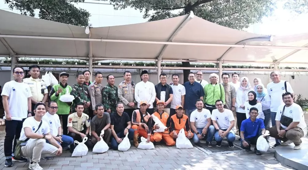 Jasa Raharja maknai Iduladha 1447 H dengan menyalurkan lebih dari 1.500 paket daging kurban kepada masyarakat melalui program berbagi sosial. (Dok. Jasa Raharja)
