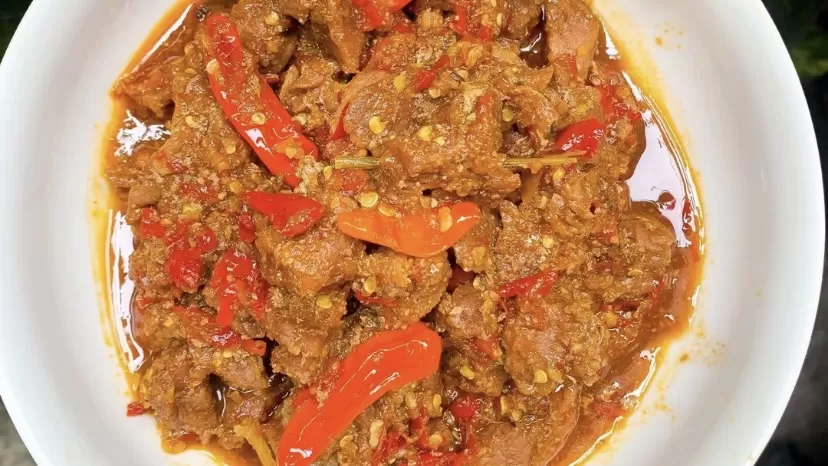Daging kurban masih penuh di kulkas? Saatnya diolah menjadi aneka masakan pedas yang bikin makan makin lahap.
