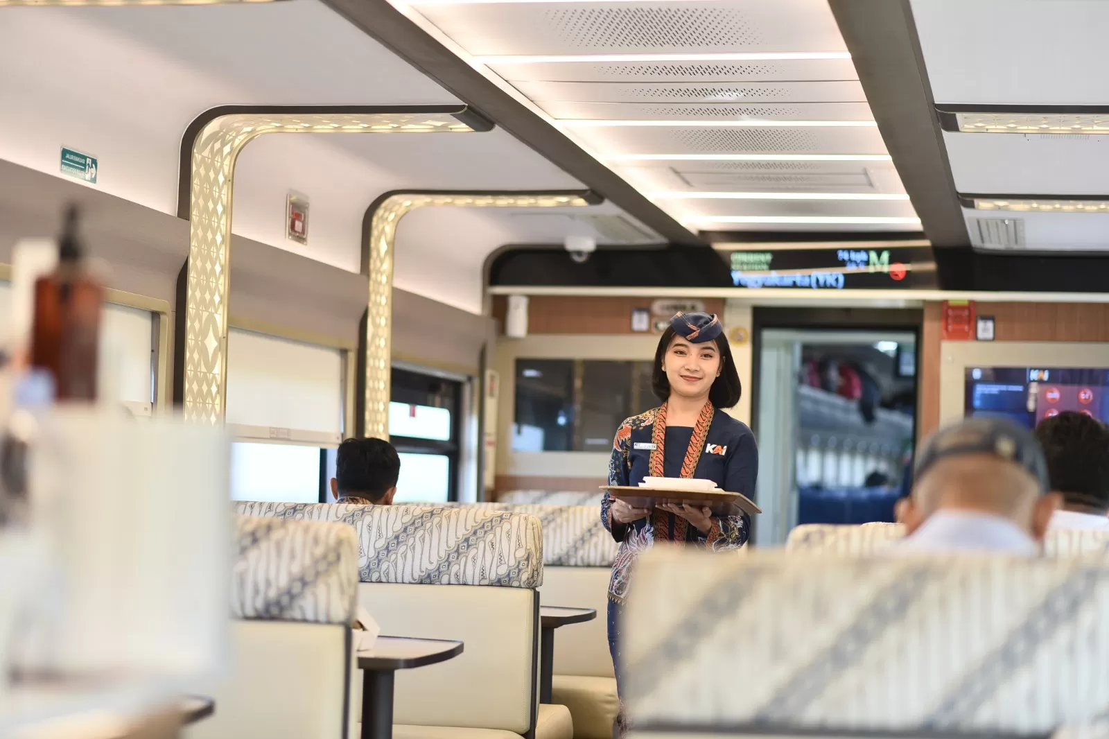 KAI Services menghadirkan layanan Dining Car di kereta cepat Whoosh mulai 4 Juni 2026 untuk menghadirkan kenyamanan kepada para penumpang. (DOK. KAI Services)