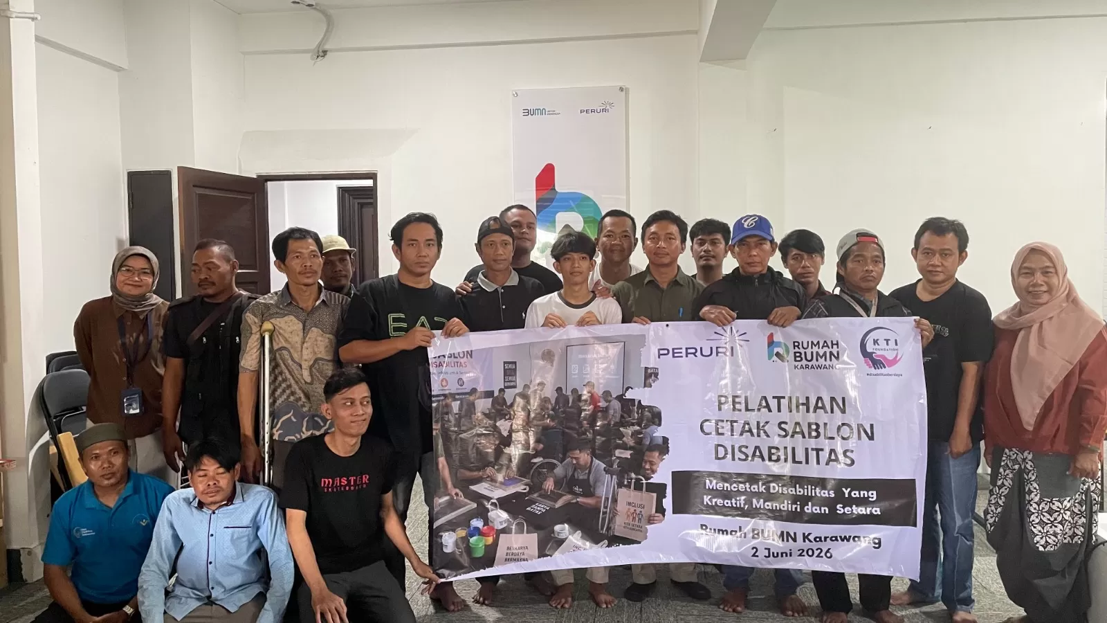 PERURI bersama KTI Foundation menggelar pelatihan sablon bagi penyandang disabilitas di Karawang guna mendorong kemandirian ekonomi. (Dok. PERURI)