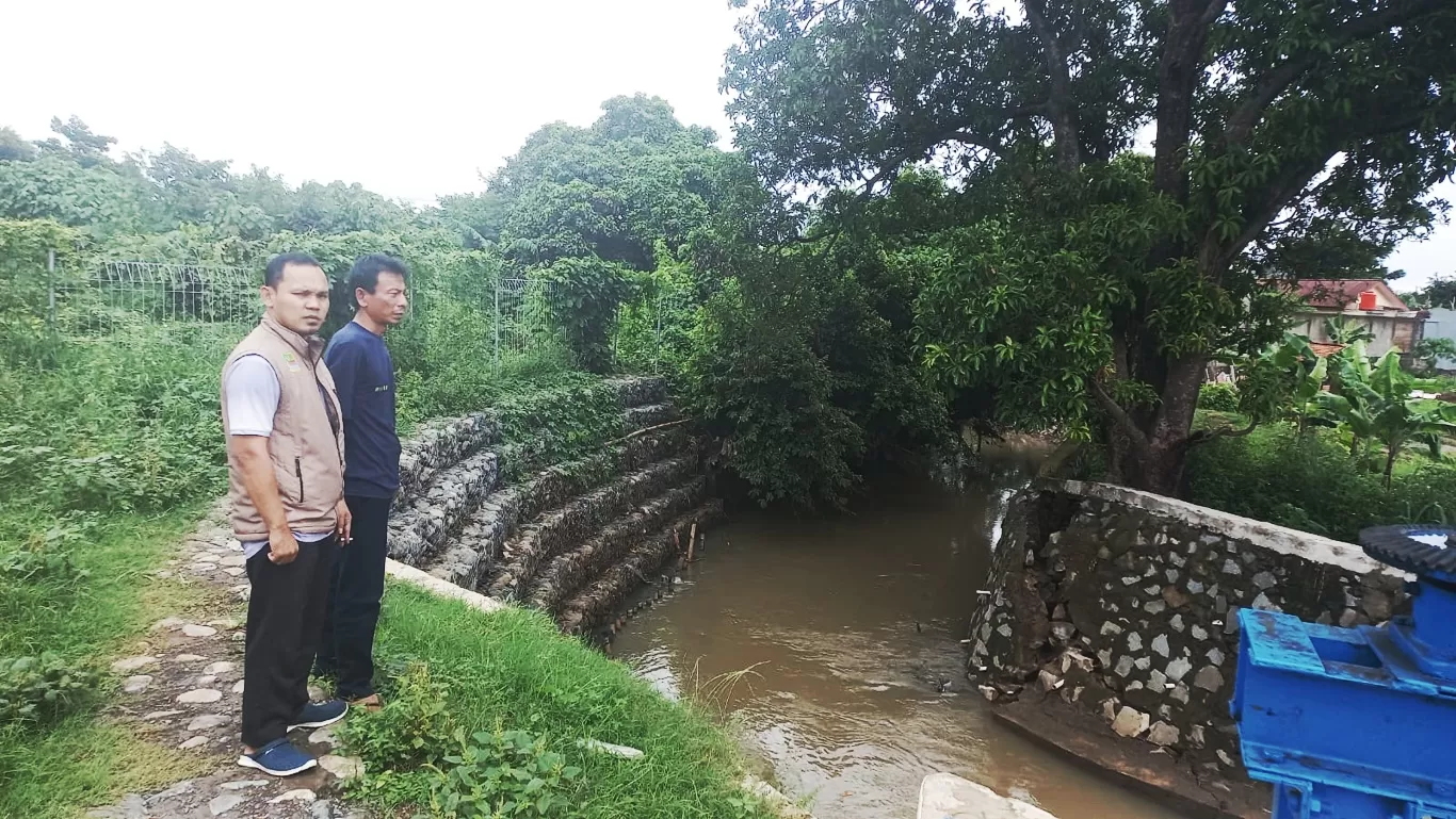 Tanggul Kali Sadang Di Griya Setu Permai Jebol, Berpotensi Bikin Banjir ...