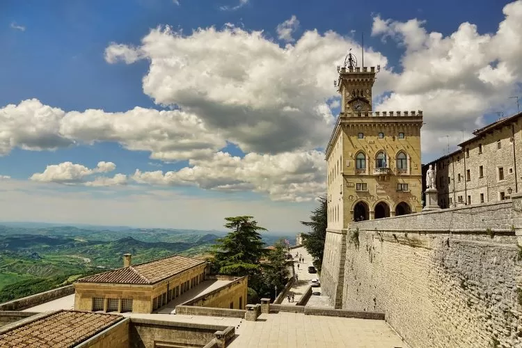 Republik San Marino negara terkecil kelima di dunia yang indah dengan bangunan-bangunan bersejarah  (Schwoaze-pixabay)