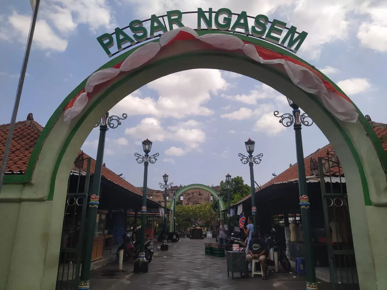 Gerbang Pasar Ngasem (Foto: Istimewa)