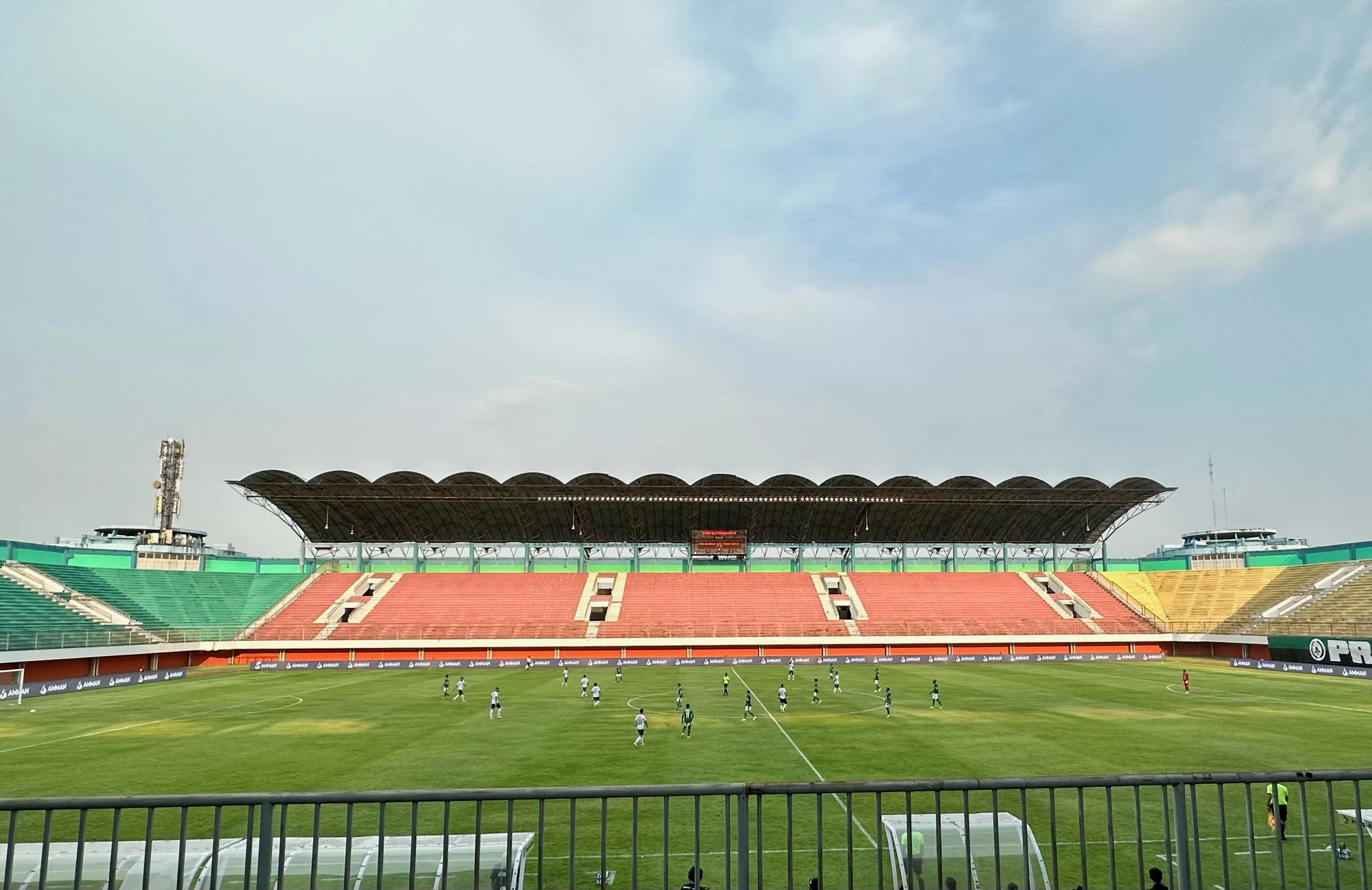 Suasana Maguwoharjo saat PSS melawan Persik (Harminanto)
