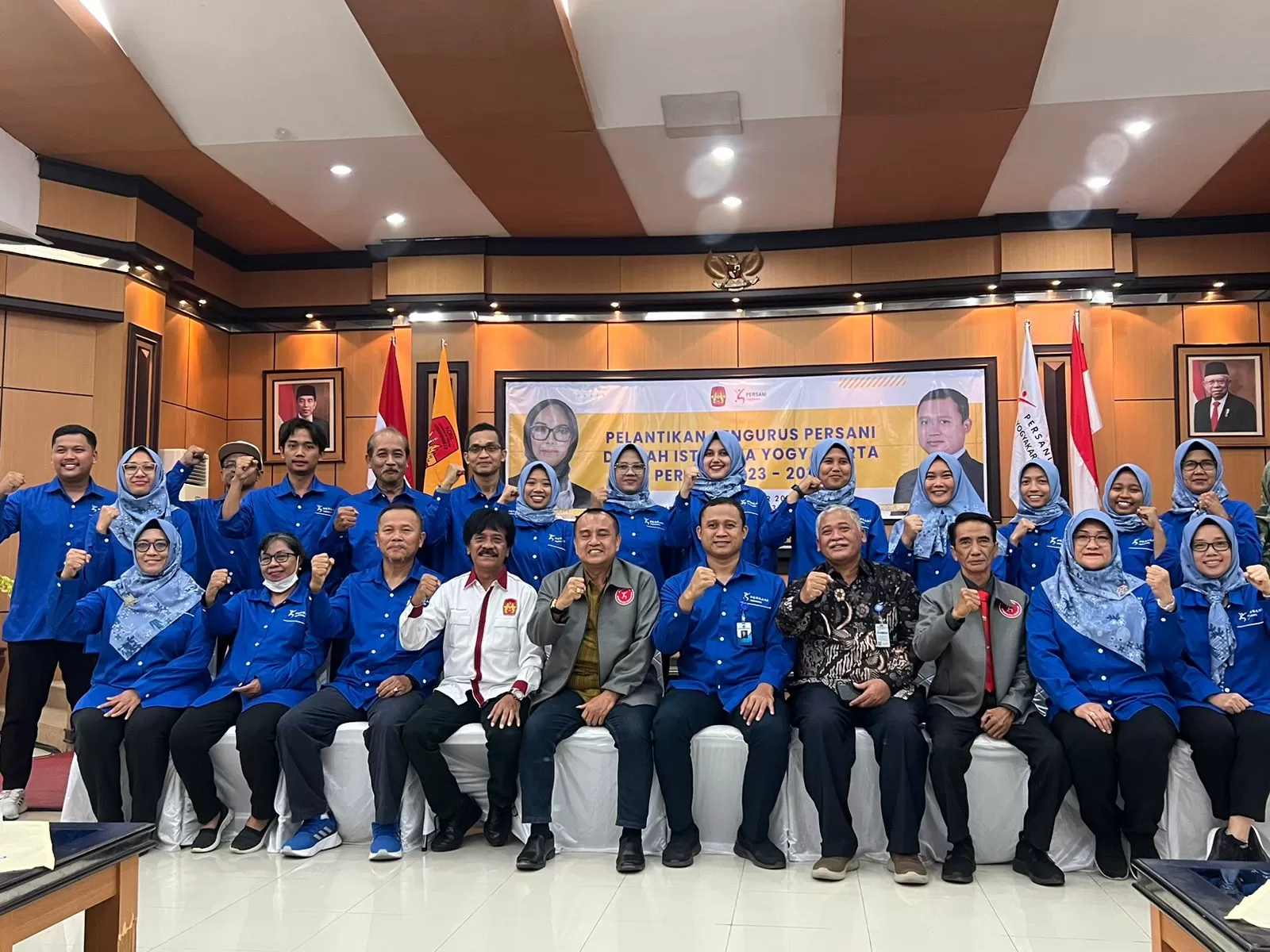 Pengurus Pengda Persani DIY berfoto bersama dengan perwakilan KONI DIY dan PB Persani usai pelantikan kemarin. (Dok. Persani DIY)