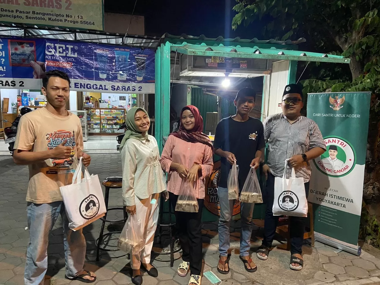 Sukarelawan Santri Dukung Ganjar (SDG) Daerah Istimewa Yogyakarta (DIY) melanjutkan kegiatan positif dan bermanfaat kepada masyarakat.  (ISTIMEWA)