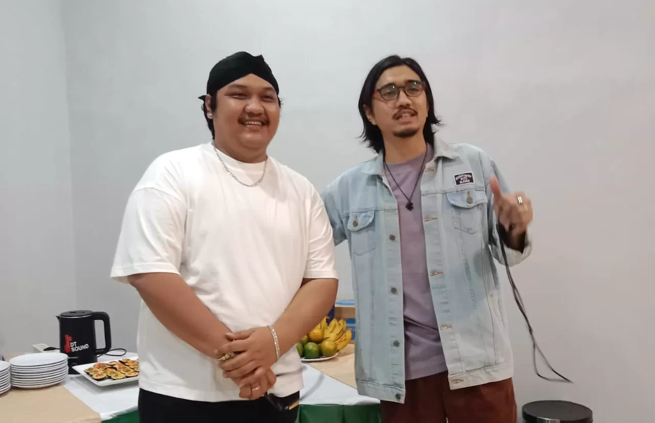 Ndarboy Genk bareng Duta Sheila On 7 (Foto: Ary B Prass)