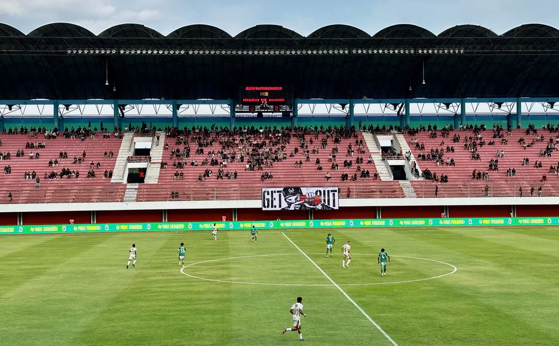 pertandingan PSS Sleman menjamu Bali United di Stadion Maguwoharjo, Jumat (30/11/2023)