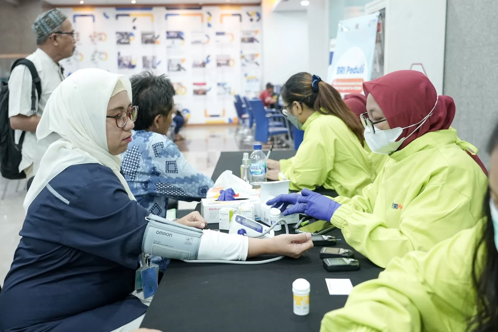 Kegiatan pemeriksaan kesehatan gratis merupakan inisiatif dan langkah kongkrit BRI dalam memberikan pelayanan kesehatan bagi Masyarakat (Istimewa)