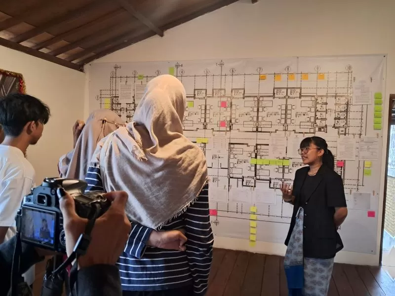 Pmeran Tur Berbisik di Rumah DAS Condongcatur (Foto: Karni)