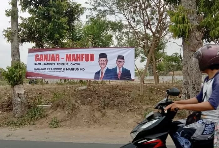 Relawan Rumah Ganjar-Mahfud Bergerak Pasang Spanduk Di Sleman, Kyai ...