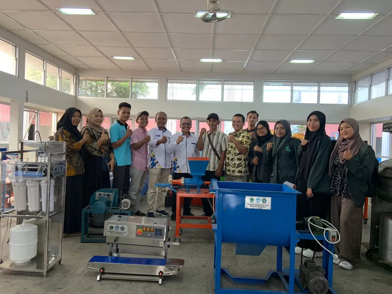 Serah Terima TTG Unjaya dan IST Akprind kepada Mitra Program Kosabangsa Banjararum (istimewa)