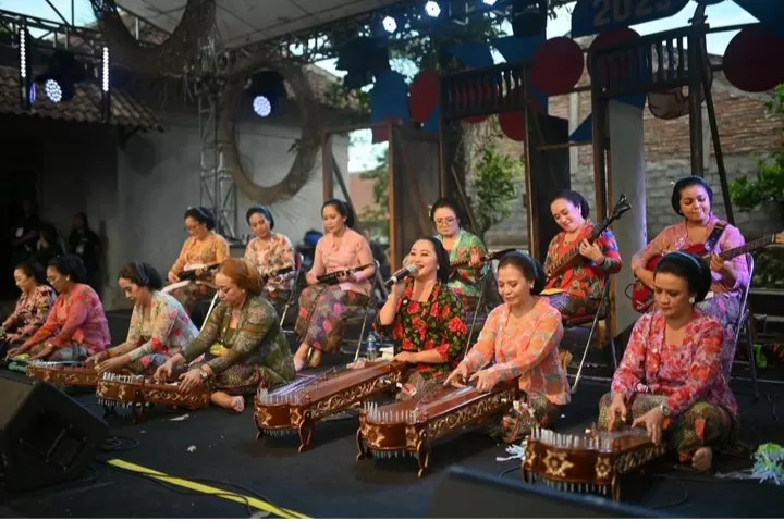 Salah satu penampilan unik di Ngayogjazz Handarbeni Hangejazzy (Instragram @ngayogjazz)