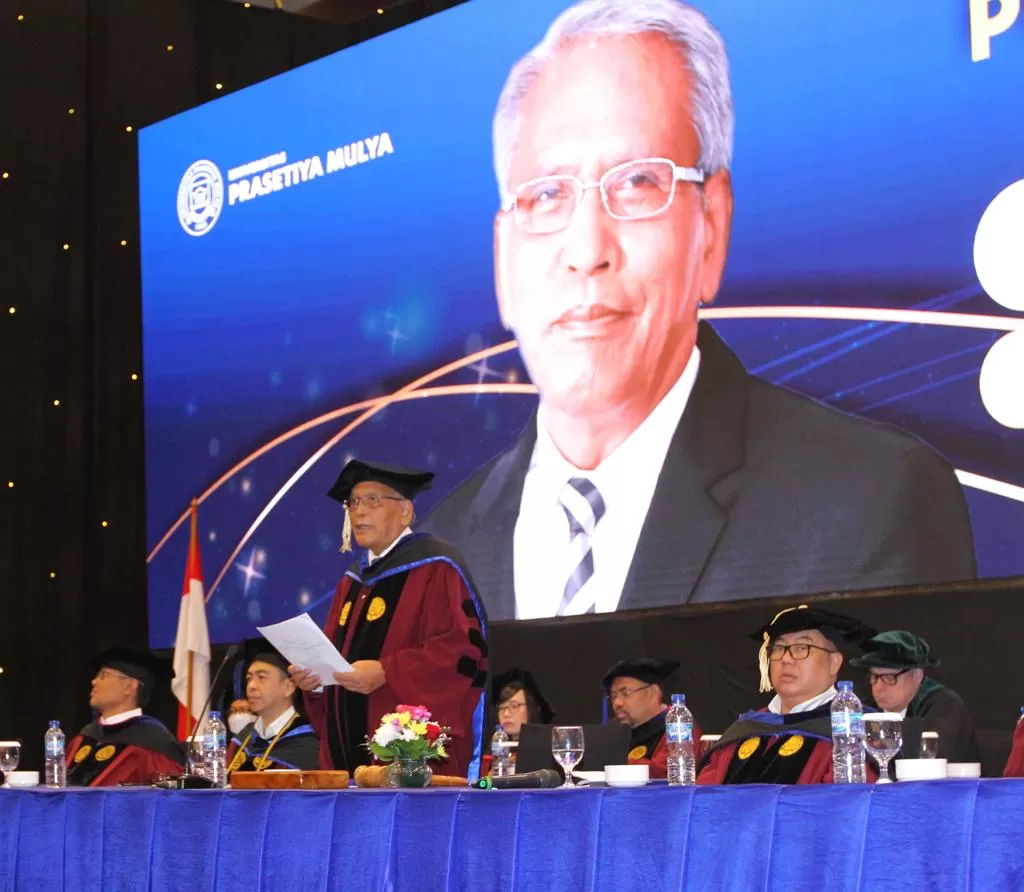  Prof. Dr. Djisman S. Simandjuntak selaku Rektor Universitas Prasetiya Mulya mebacakan pidato penutupya (istimewa)