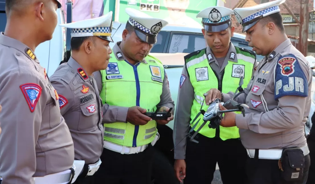 Uji Coba ETLE Drone di Pertigaan Kolam Renang Arta Tirta Purworejo  (Foto: Hendri Utomo)