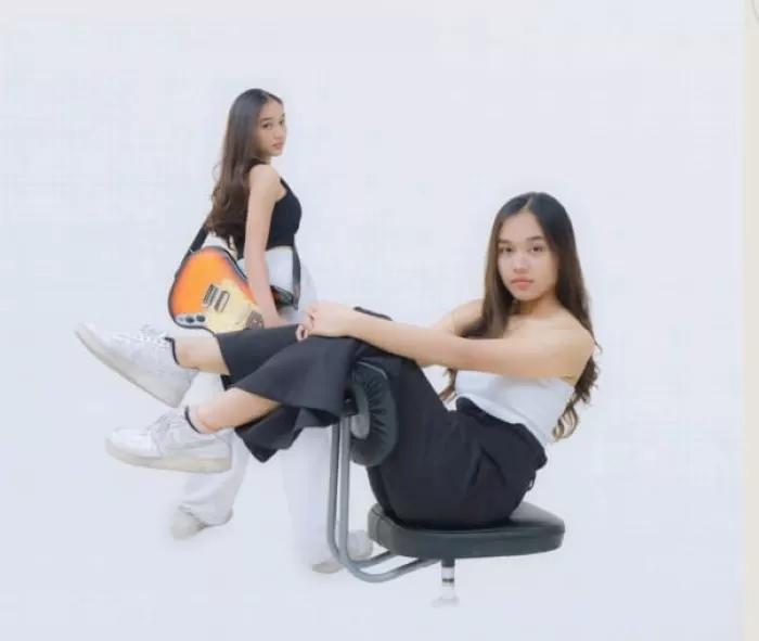 Duo pop Forever Lovely, si kembar Julia dan Luna dari Yogyakarta  (Istimewa)