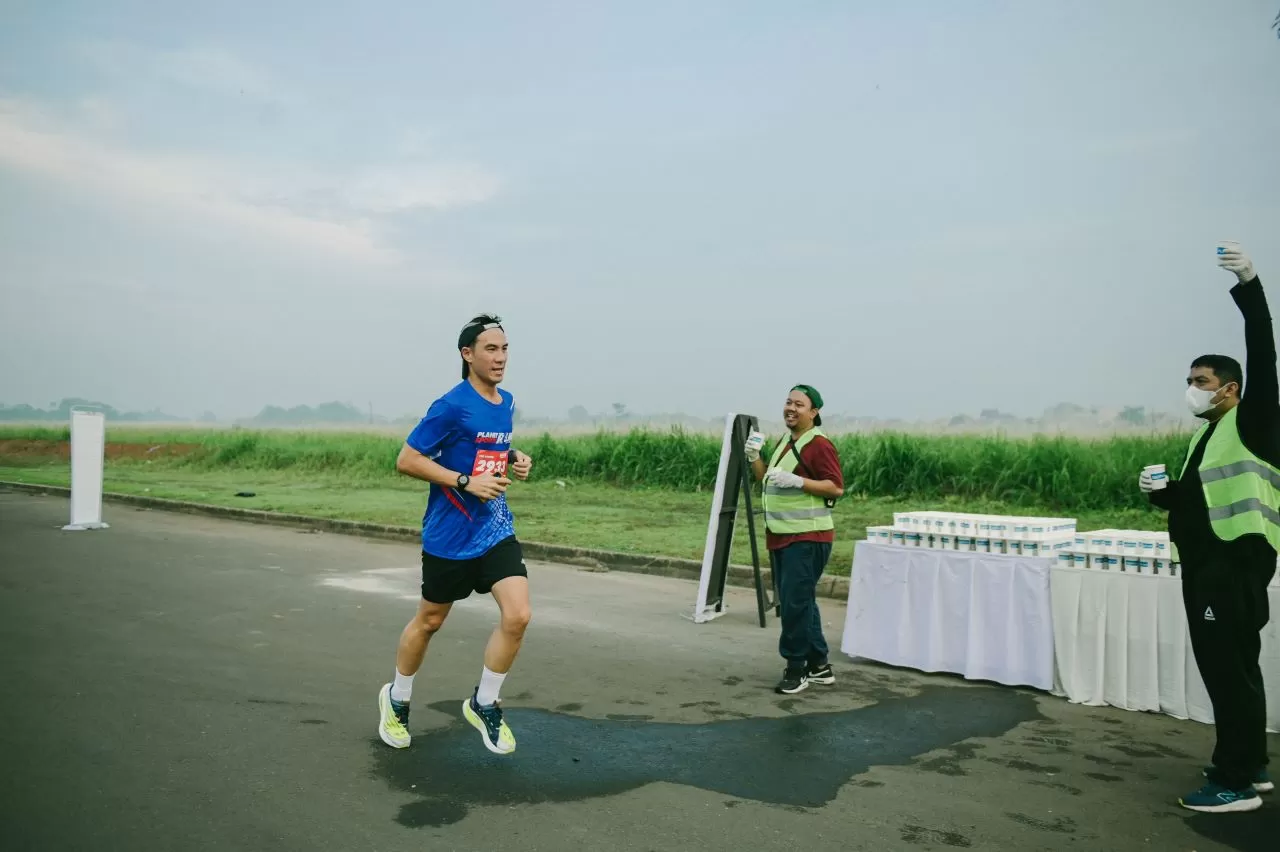 Daniel Mananta saat mengikuti marathon (istimewa)