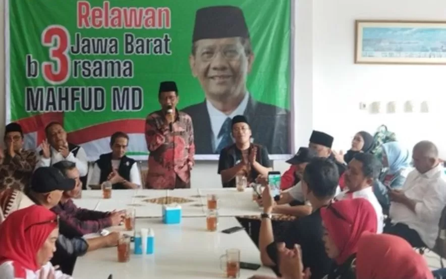 Mahfud MD memberikan jawaban atas pertanyaan ibu rumah tangga tentang kelanjutan bansos (Foto: Istimewa)