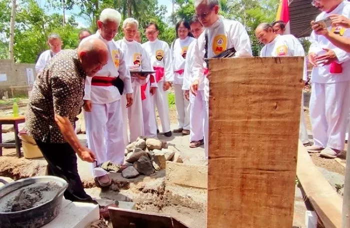 Paku Alam X meletakkan batu pertama di Padepokan Perisai Diri  (Istimewa)