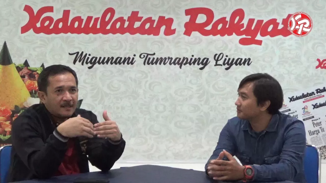 Eko Suwanto (kiri) saat bincang-bincang dengan wartawan FX Harminanto di redaksi KR (Foto Istimewa)