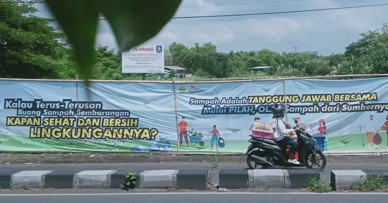 Petugas DLH Berjibaku Cegah Pembuang Sampah Sembarangan - Krjogja