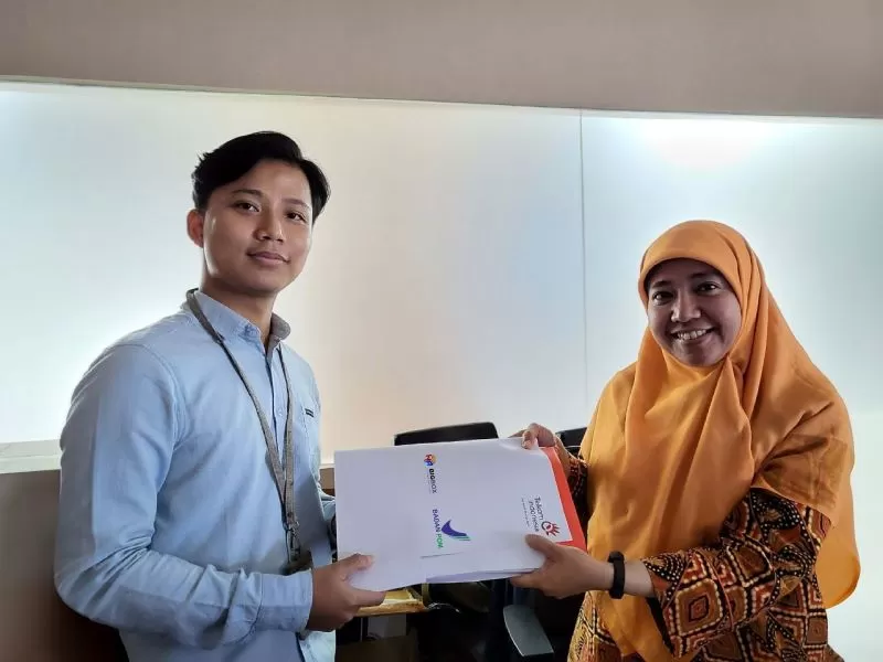 Serah Terima dan Penandatanganan Dokumen Instalasi, UAT dan Lisensi Big Data Platform BigBox, diterima oleh Head of Drugs BPOM, Arlinda Wibiayu (kanan) di Jakarta, beberapa waktu lalu.  (Dok.Telkom)
