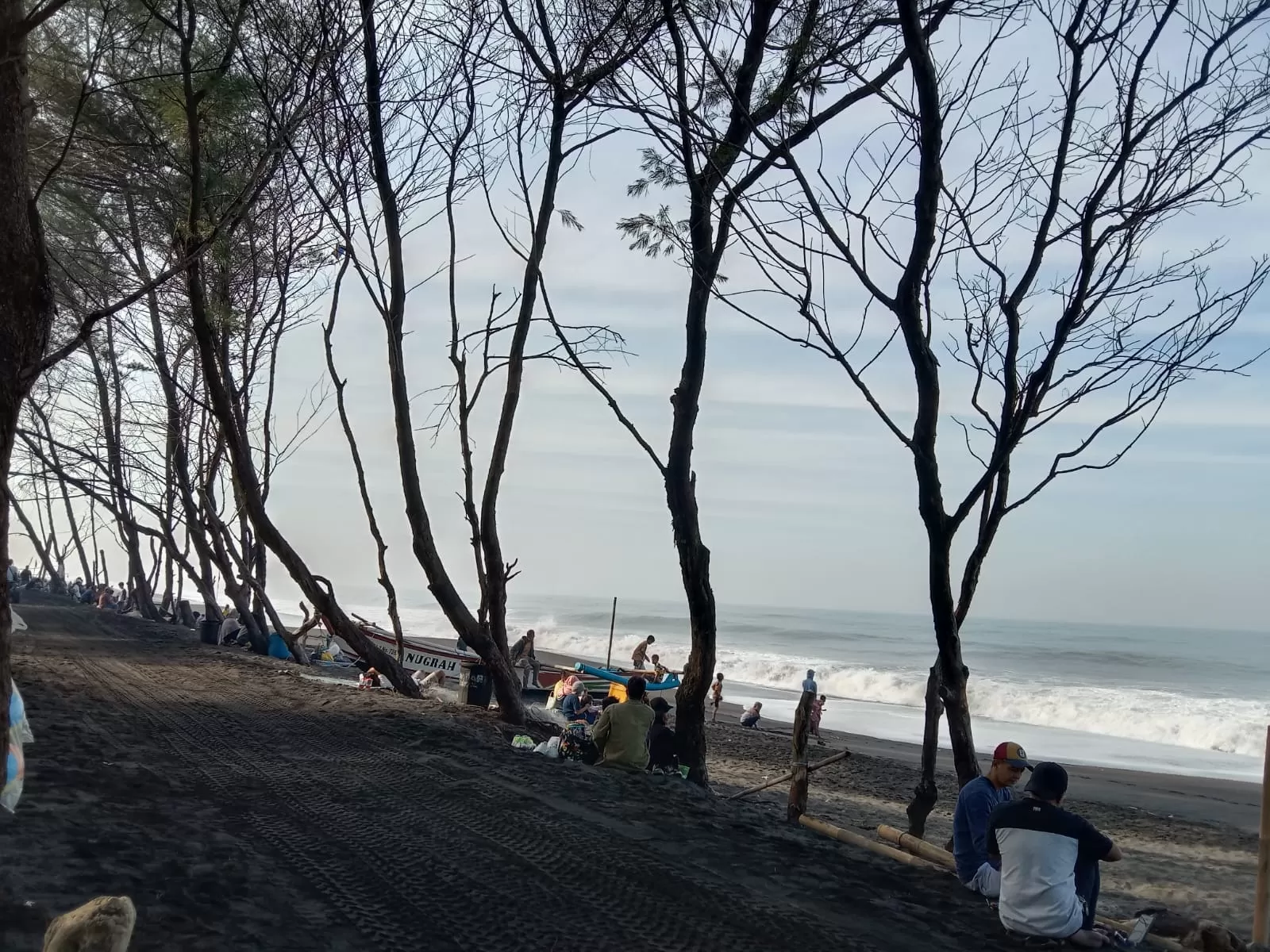 Foto indahnya pantai baru di sore hari. Dokumentasi sayidja