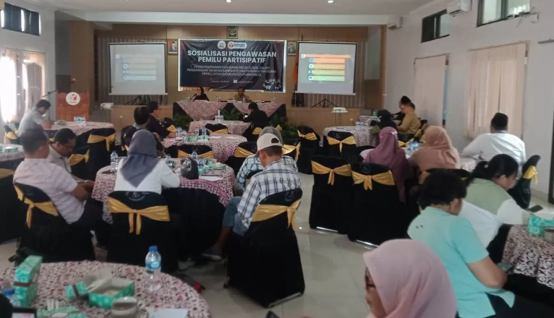 Sosialisasi Pengawasan Pemilu Partisipatif dengan tema "Peran Wartawan dan Admin Media Sosial Dalam Pengawasan Tahapan Kampanye dan Pemungutan Suara Pemilu 2024 di Kabupaten Purworejo" di gedung perte