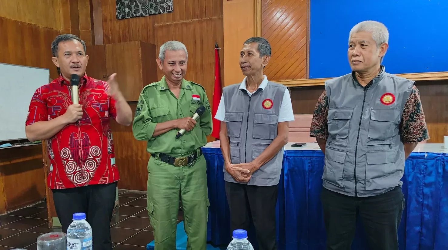 Eko Suwanto menggali pertanyaan tentang pelaksanan Pemilihan di tingkat RT, RW dan Kampung. (Foto: Istimewa)