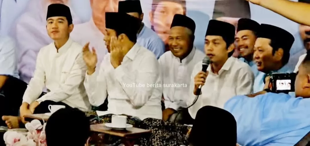 Gus Iqdam saat istigasah di rumah Ibunda Jokowi. (Foto: Istimewa)