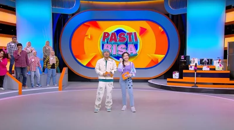 Ayu Ting Ting dan Wendy Cagur kali ini memandu game show Pasti Bisa tayangan NET (Istimewa)